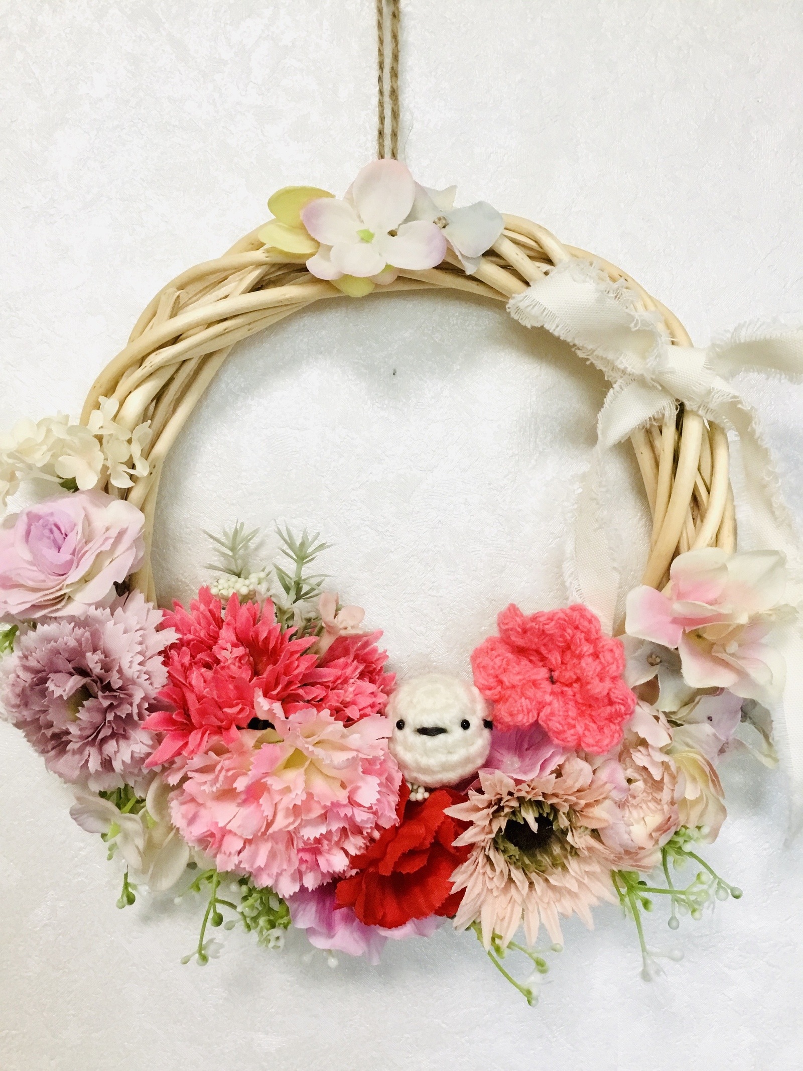 プリザーブドフラワーリース♡白いアジサイの中のシマエナガ