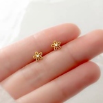 ピアス　フラワー　ジルコニア　ミニピアス　シルバー925 花　こぶり　小さめ　小さい　ゴールド　華奢