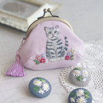 ＊手刺繍がま口コインケース＊ネコさん