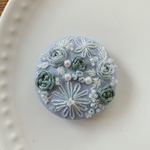 ビーズ刺繍くるみボタン（ヘアゴム/ブローチ）