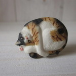 豆猫ブローチ・三毛～Ａ