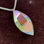 🌈グリーンピンクリーフダイクロペンダント🌈
