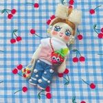 チョコがついたイチゴバッグをつけたピンクビスチェドール