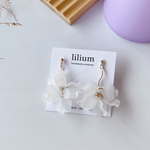  [イヤリング変更可]ホワイト×花びら　ピアス イヤリング