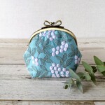 空色の総刺繍がま口ポーチ　ribbon
