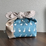 お値下げ！リボン結びのランチbag☆保冷保温ランチbag☆アヒル柄☆【ブルー×ベージュ】