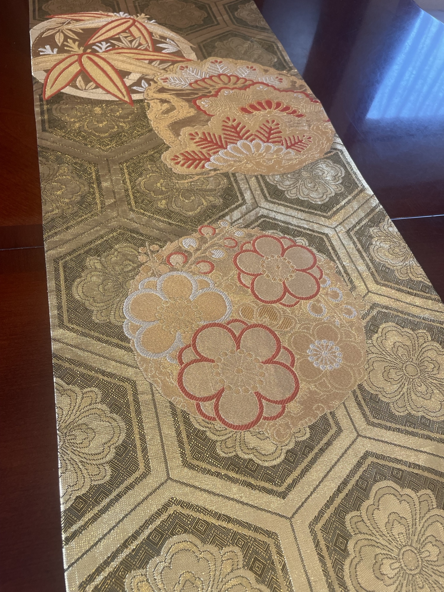 1635 豪華純金箔刺繍 袋帯で作ったタッセル付き正絹テーブル