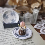 ꫛᥱꪝ 受注製作お受け致します♡桃とマーガレットのオシャレなカヌレ【ミニチュアor 片耳 耳飾り】