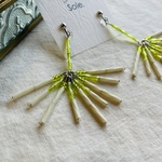 シロツメクサ　みたいなイヤリング(ピアス)　春の野花