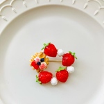 イチゴワッフルブローチ