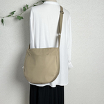 ファスナー開閉♪荷物いっぱい！シンプル＊斜めがけショルダーバッグ♪ A4 ベージュ