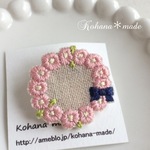 花リースの刺繍ブローチ