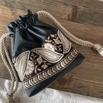 再販）フェイクレザー刺繍リボンミニ巾着