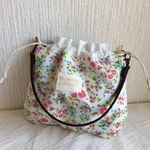 持ち手付き巾着ポーチ☆小花柄ブロード生地クリーム×ピンク3240③　小物入れ・スマホケース・コスメ花柄