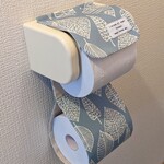 新色！北欧風くすみブルーのリーフ柄トイレットペーパーホルダーカバー
