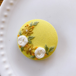 刺繍くるみボタン（ヘアゴム/ブローチ）
