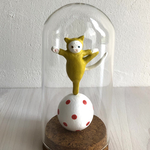 ガラスドーム　白猫　オッドアイ　サーカス　置物