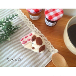 ぎゅーっとするウサギさんのブローチ