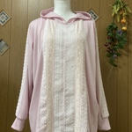 優しいピンク色のフードTシャツチュニック
