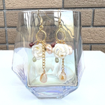 母の日におすすめ♡【マザーオブパール】天然石とパールのチェーンピアス。【ガーネット】