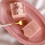 ストロベリー＆マカダミア〈手作り石鹸〉〈コールドプロセス製法〉