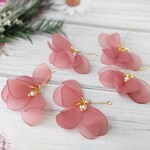 ~コピー~New！６個★アクリル花びらのタッセルチャーム