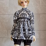 13少年サイズ　ブラウス　白黒プリント