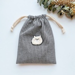 クマさんの小さな刺繍巾着(ブラック)