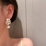 ピアス　アクセサリー　フープピアス　パール　パールピアス　結婚式　ブライダル　ウェディング　シンプル　フォーマル　ギフト　ラッピング　大ぶり　お呼ばれ　S-0095