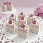 カラフルいちごのレインボーケーキ