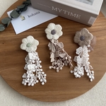 【即日発送】お花の刺繍　レースのフリフリつき
