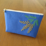  手刺繍のファスナーポーチ M〈ミモザ〉