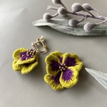 【イエロー×パープル】立体刺繍のピアス(イヤリング)