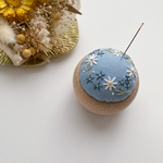 手刺繍入り～ 空色ピンクッション ～