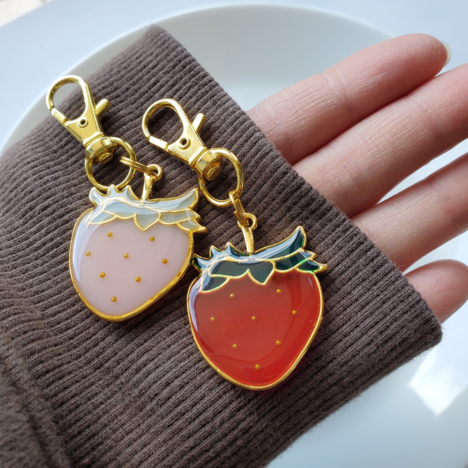 キーホルダー キーチャーム レジン イニシャル 苺 お名前