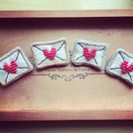 ラブレター刺繍ブローチ