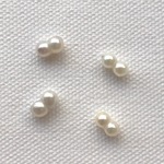 あこやツインパール（連結・双子）4-8mm　無穴　ペア　No.37