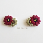 お花の手刺繍イヤリング(クリーム)