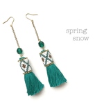 tassel × earrings（emerald green）