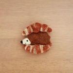 はりねずみチョコクロワッサンのブローチ