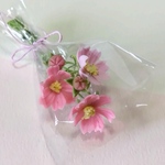 ミニチュアの花「コスモスのラッピングブーケA」