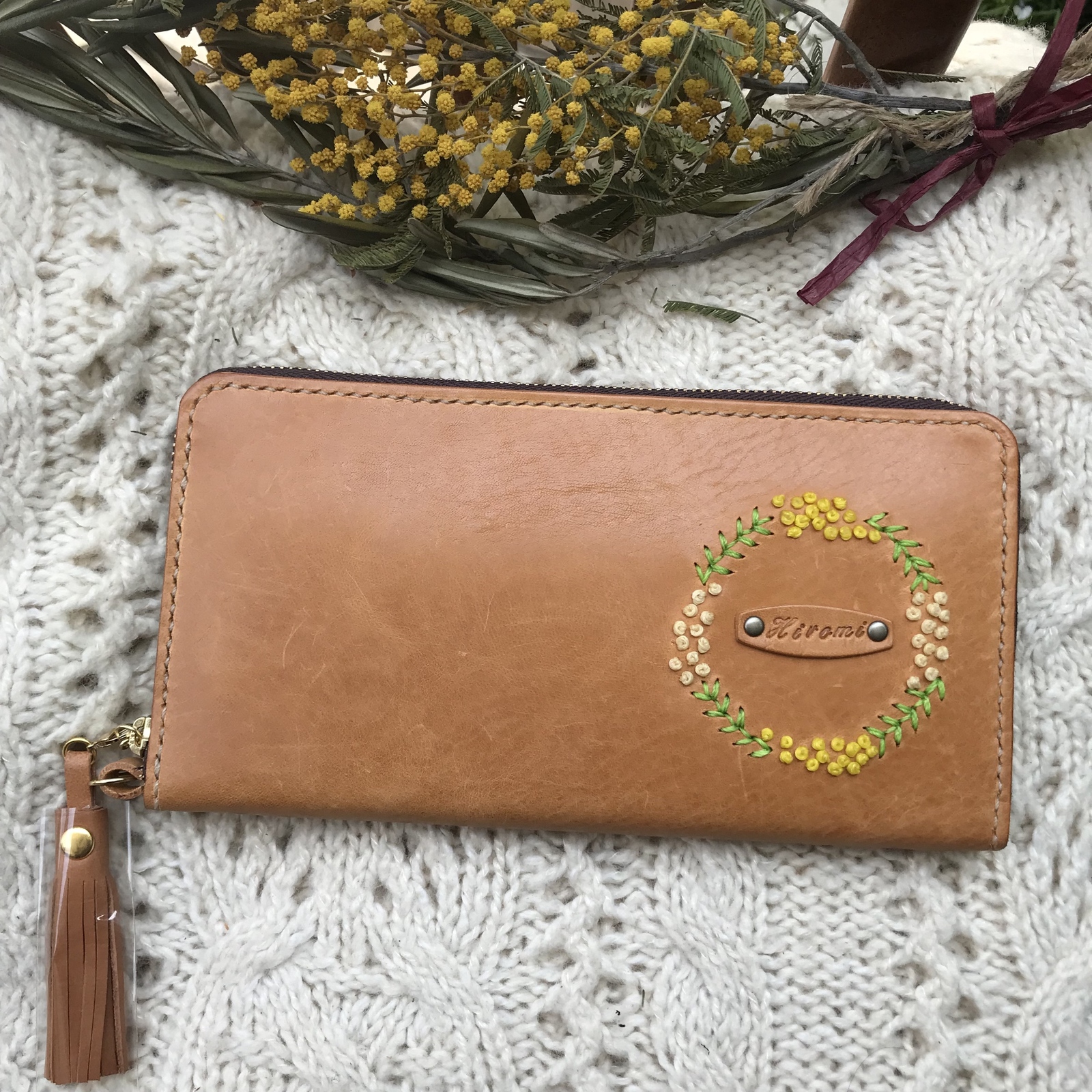BOX型で使いやすい！本革ミニ財布♡かわいい刺繍アレンジ♡三