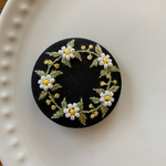 ビーズ刺繍くるみボタン（ヘアゴム/ブローチ）