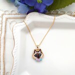 🆕刺繍　シャム猫　ゴールドビーズ×紫陽花色ビーズのネックレストップ