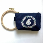 うさぎの手刺繍ポーチ