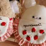 選べるぬいぐるみ　ぷっくり苺刺繍のエプロン付き　着せ替え可能