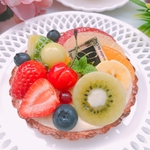 10種のフルーツが美しい　フルーツタルト　実物大　10㎝　メモスタンド　オブジェ☆フェイクスイーツ☆誕生日☆クレイケーキ☆バースデータルト☆母の日