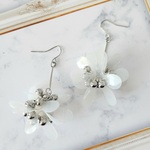 PVC‎ミルクホワイト×シルバーのお花ピアス＊イヤリング