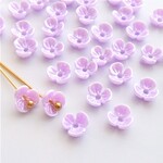 50個・6mm・パープル・3枚花弁・フラワーパーツ・アクリルフラワー・23041304