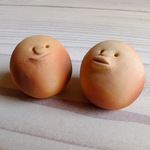 沖縄の森の精霊、コンコンベ（２つセット）茶色　ニコニコ、トンガリ口